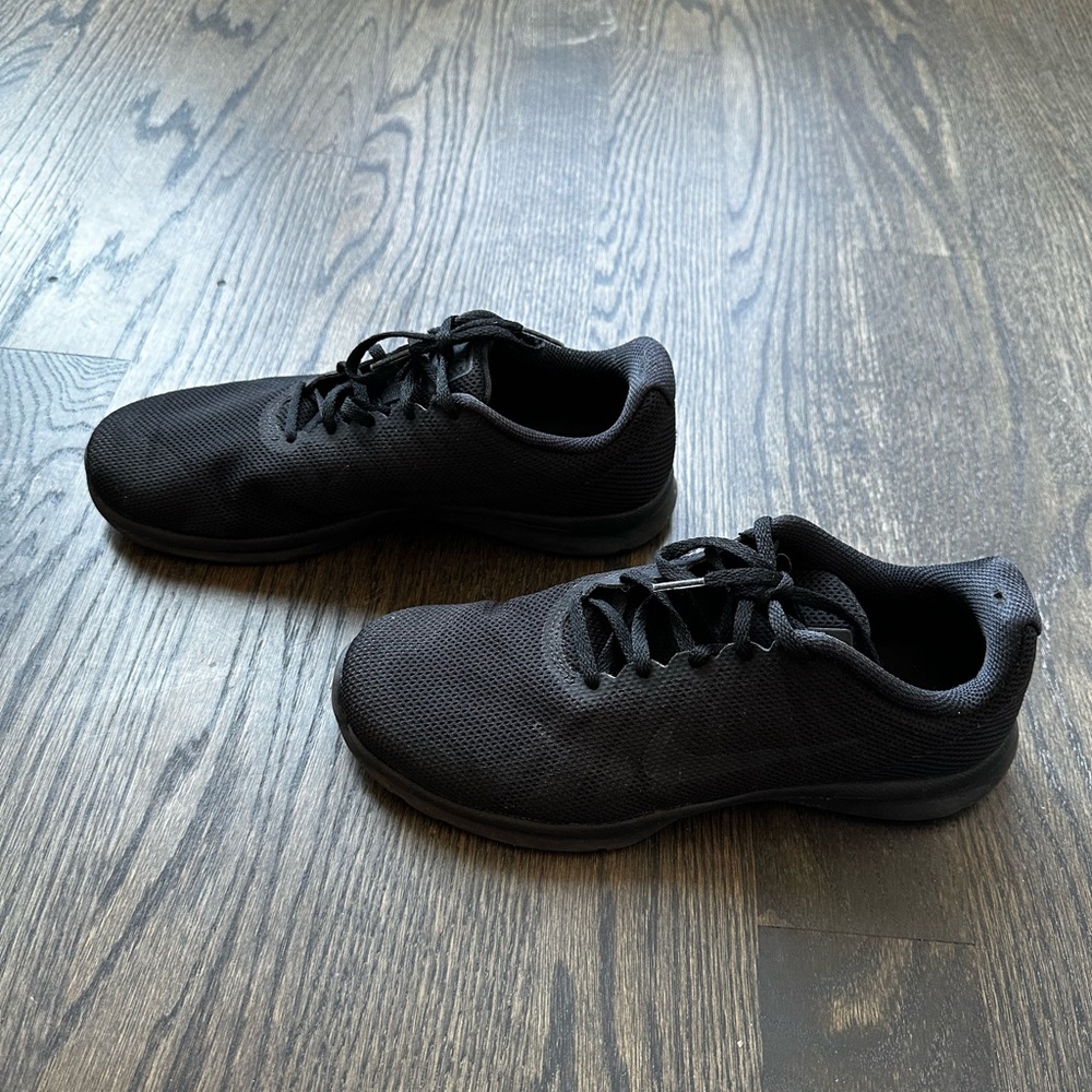 Nike Triple Black running shoes Size 9